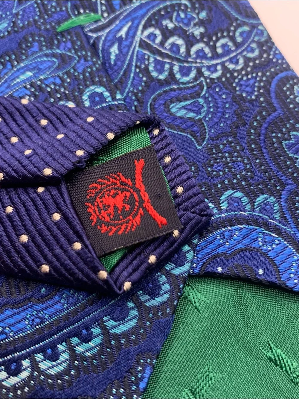 Tommy Hilfiger elegant paisley